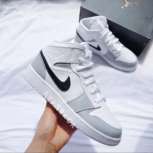 Custom Nike air jordan black and dark gray - Picture 2 of 9